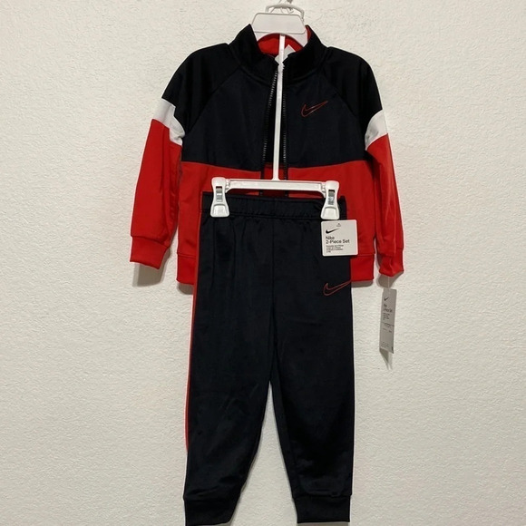 Nike Boy`s Therma Dri-Fit 2 Piece Tracksuit - Picture 2 of 9